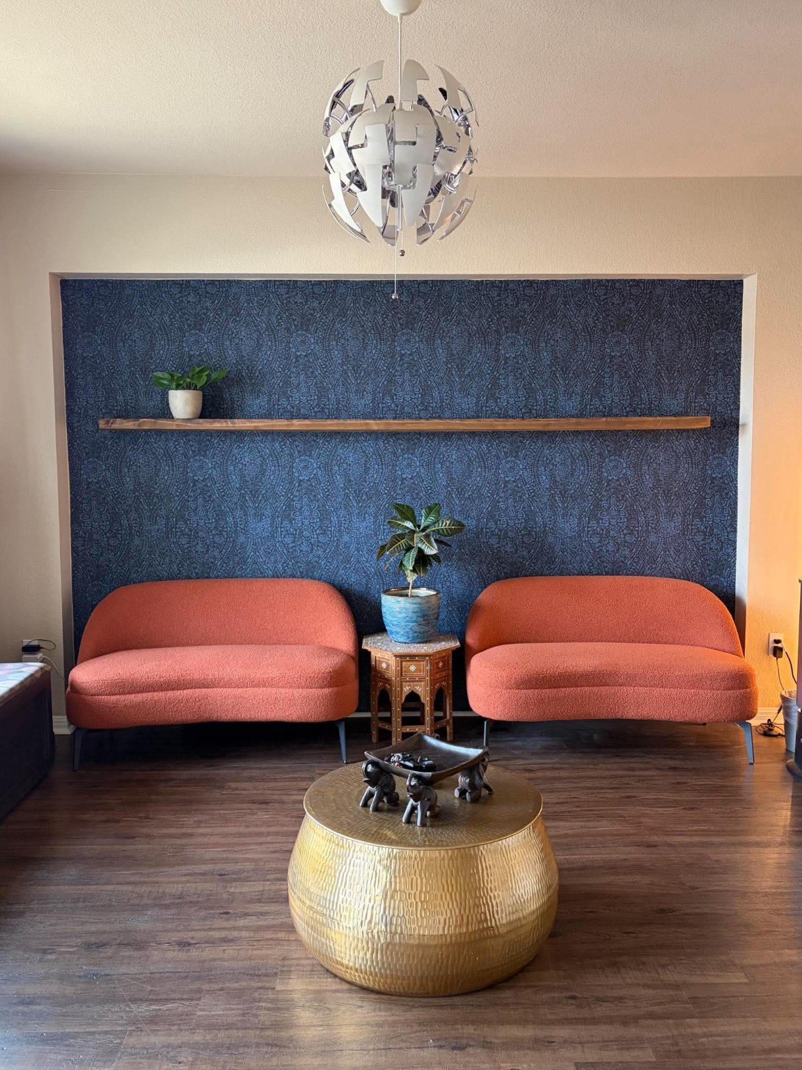Floating shelves & custom carpentry, project view 1