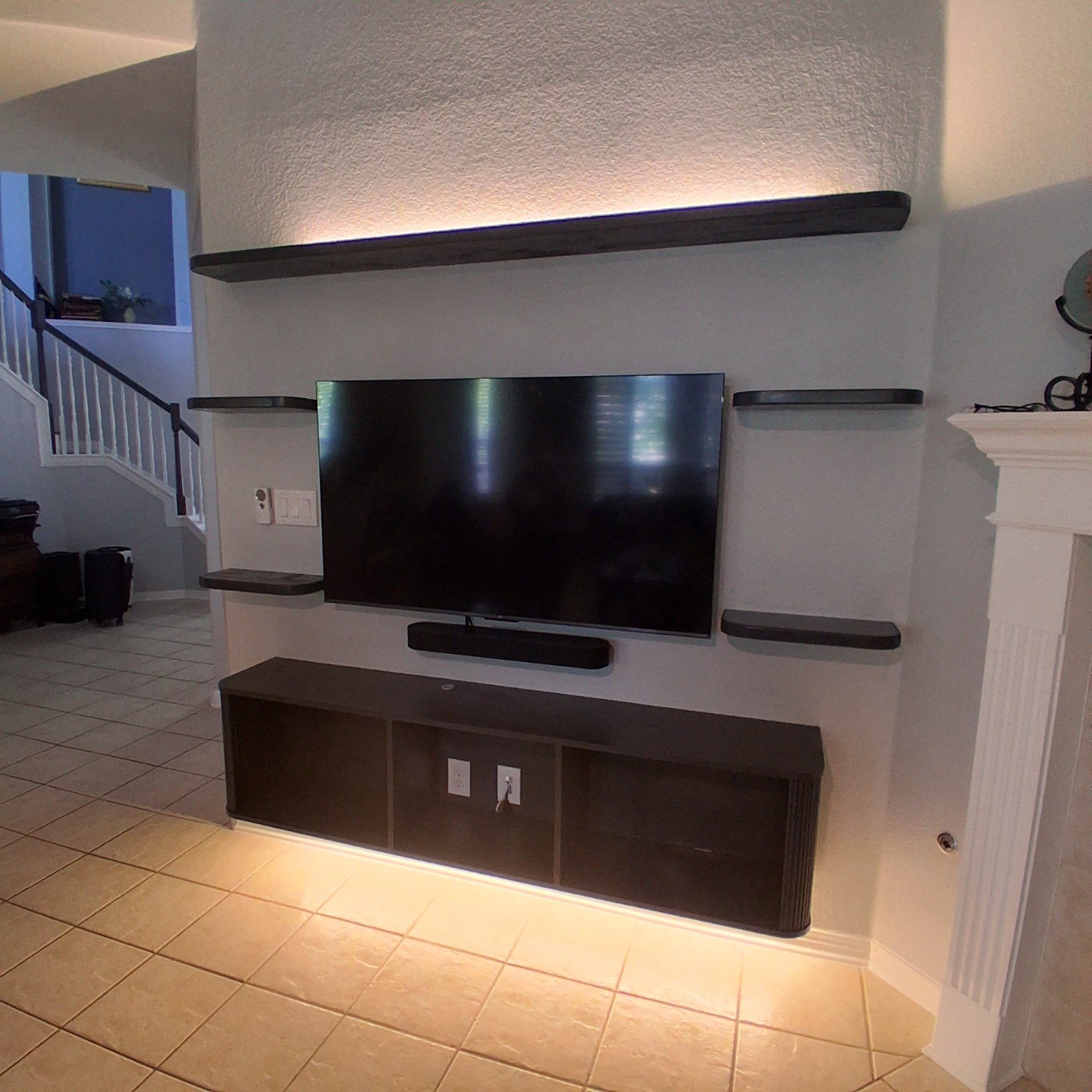 Floating shelves & custom carpentry, project view 2