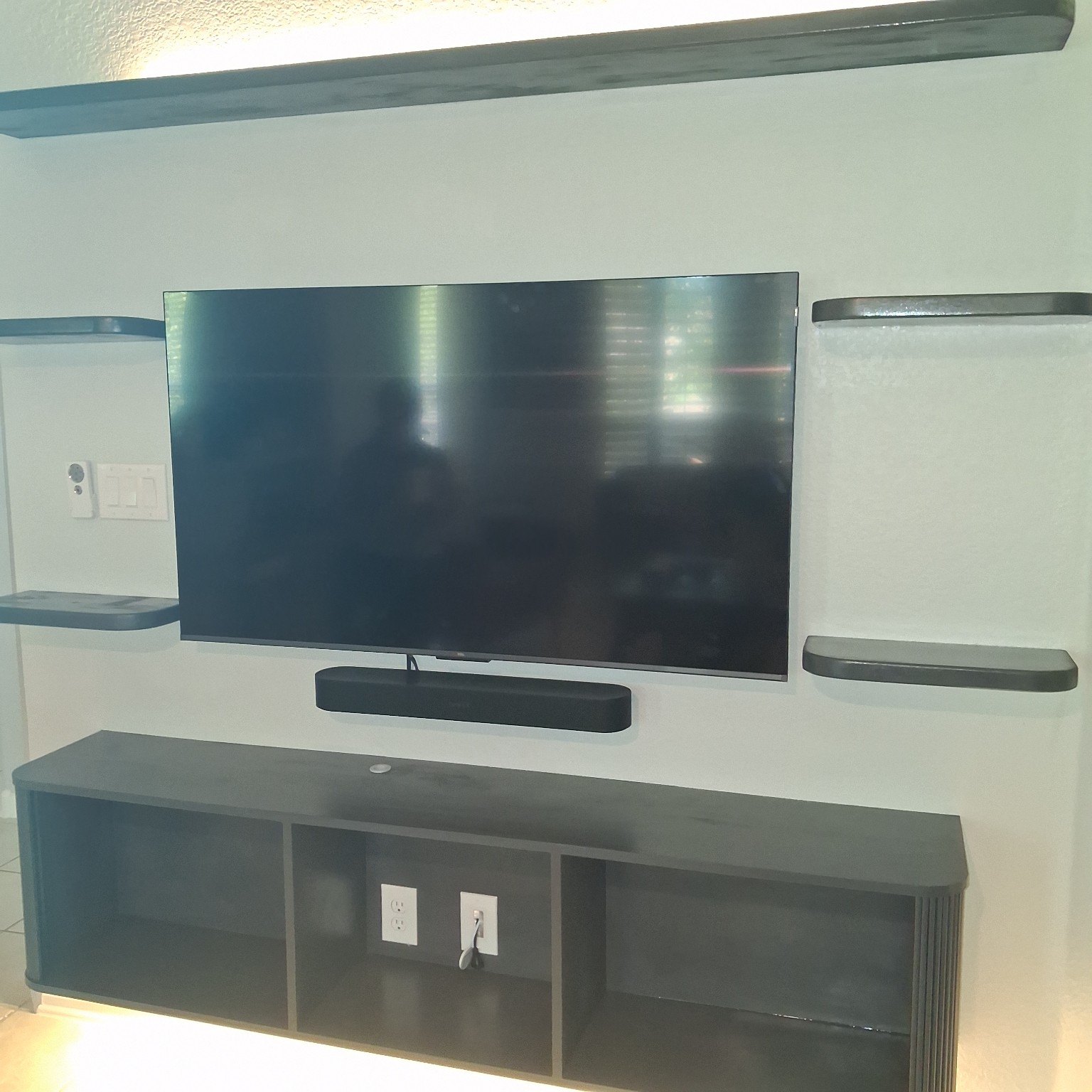 Floating shelves & custom carpentry, project view 3