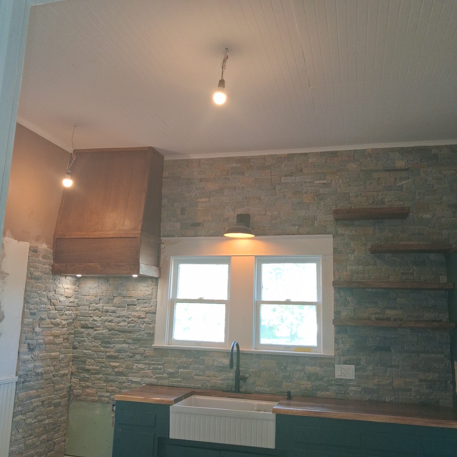 Floating shelves & custom carpentry, project view 6