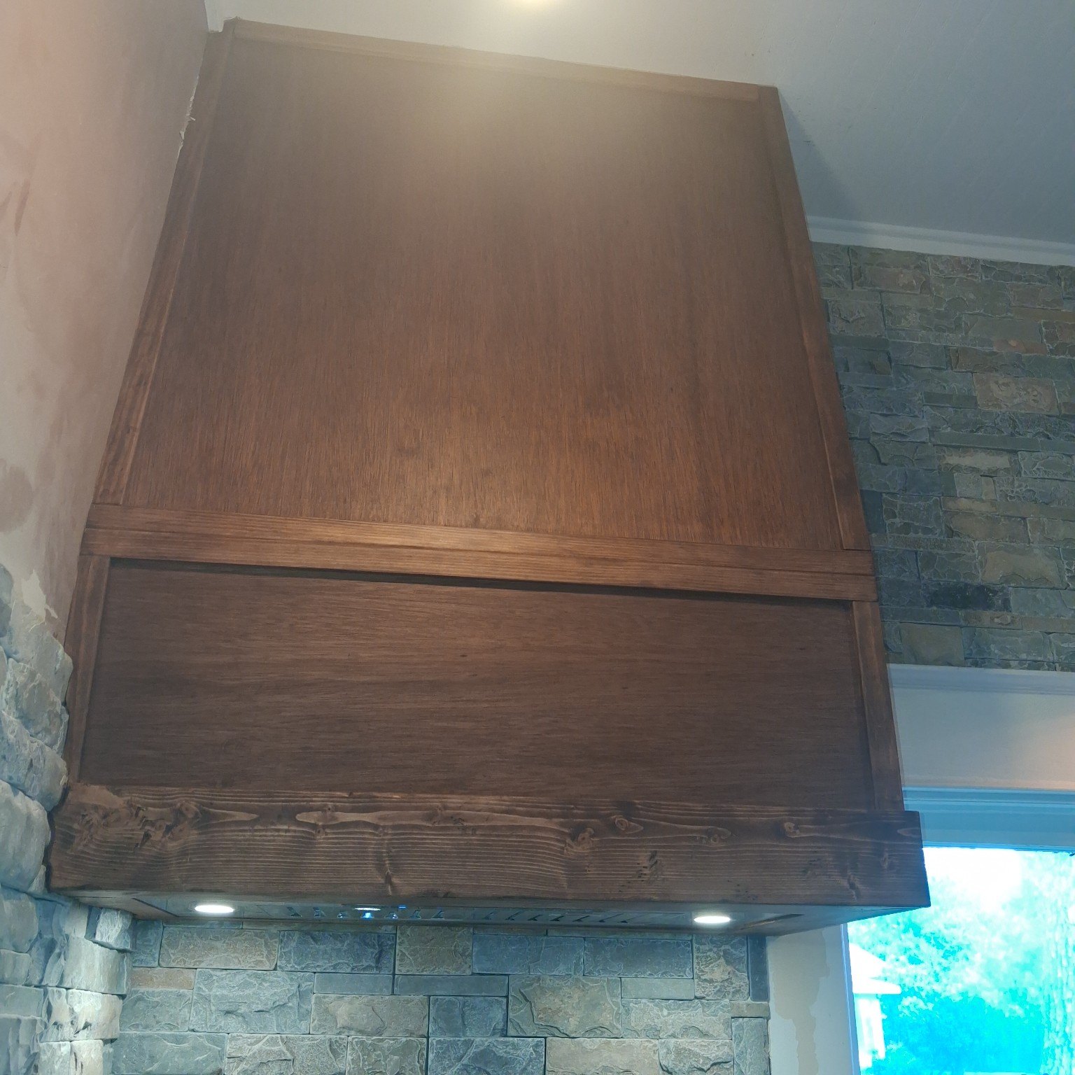 Floating shelves & custom carpentry, project view 7