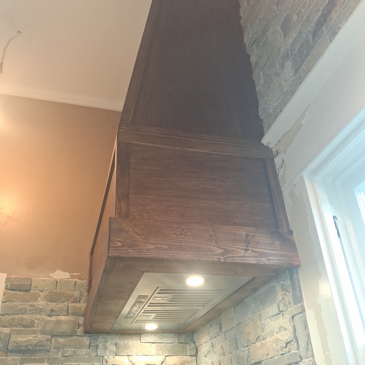 Floating shelves & custom carpentry, project view 8